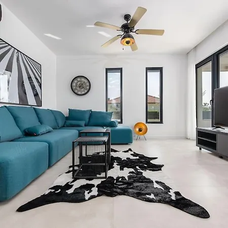 Βίλα Brand New Olivia 30m From The Sea With Heated Pool And Jacuzzi Zaton (Zadar)