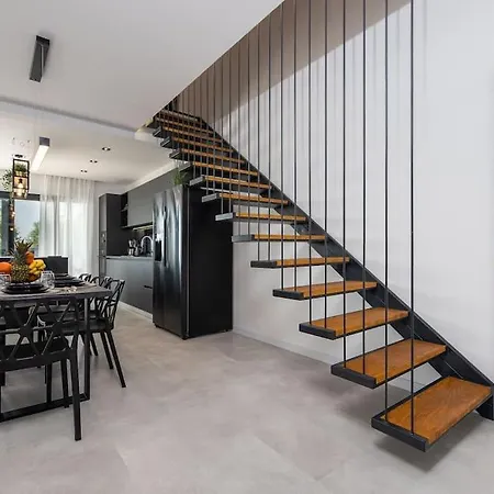 Brand New Olivia 30m From The Sea With Heated Pool And Jacuzzi 빌라 *