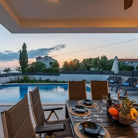 Brand New Olivia 30m From The Sea With Heated Pool And Jacuzzi * Zaton (Zadar)
