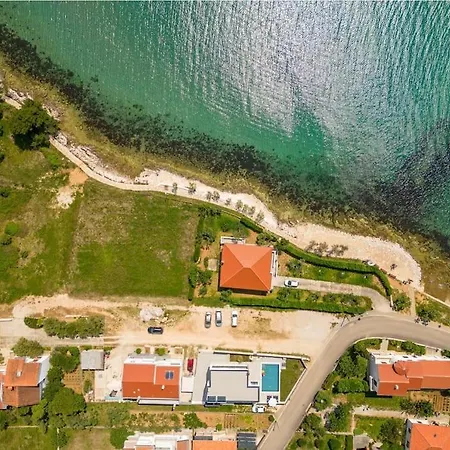 빌라 Brand New Olivia 30m From The Sea With Heated Pool And Jacuzzi *