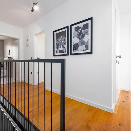 빌라 Brand New Olivia 30m From The Sea With Heated Pool And Jacuzzi 자톤