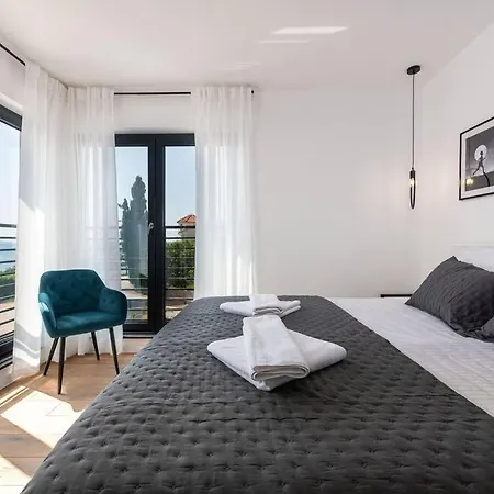 Villa Brand New Olivia 30m From The Sea With Heated Pool And Jacuzzi *