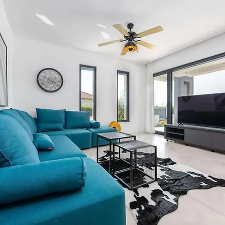 Brand New Olivia 30m From The Sea With Heated Pool And Jacuzzi Villa Zaton (Zadar)