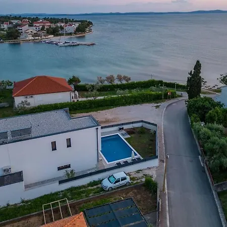 Brand New Olivia 30m From The Sea With Heated Pool And Jacuzzi Villa Zaton (Zadar)