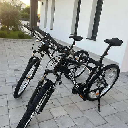 빌라 Brand New Olivia 30m From The Sea With Heated Pool And Jacuzzi