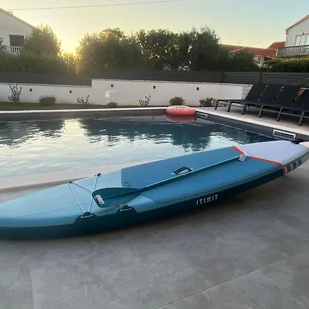 Brand New Olivia 30m From The Sea With Heated Pool And Jacuzzi * 자톤