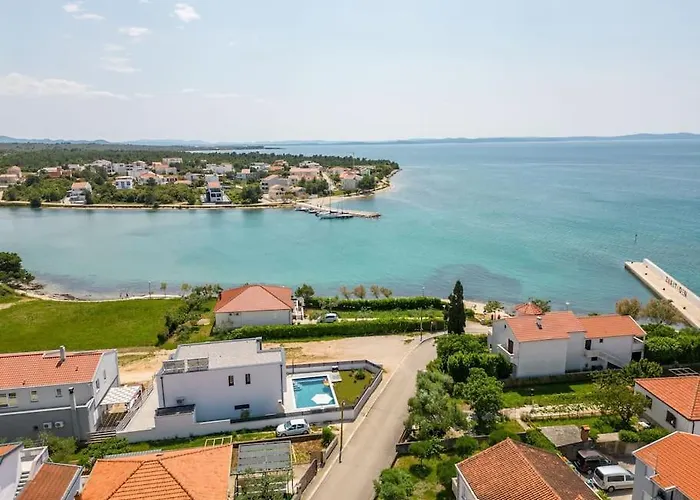 Villa Brand New Olivia 30m From The Sea With Heated Pool And Jacuzzi