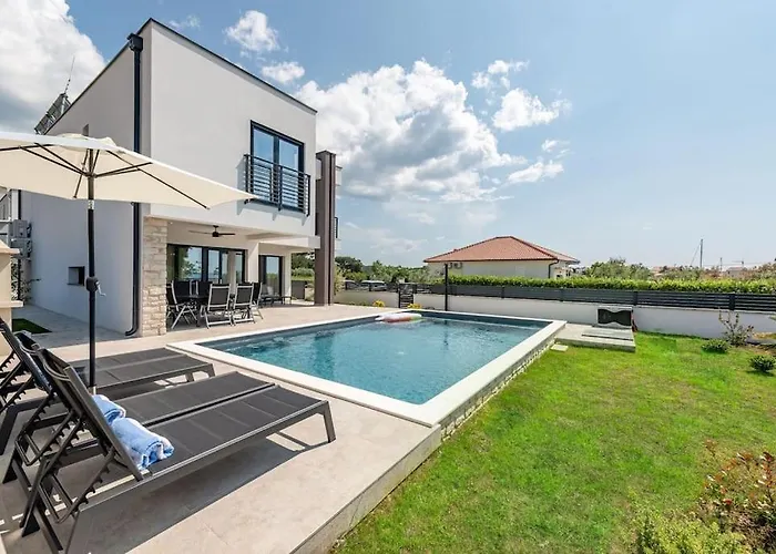 Villa Brand New Olivia 30m From The Sea With Heated Pool And Jacuzzi