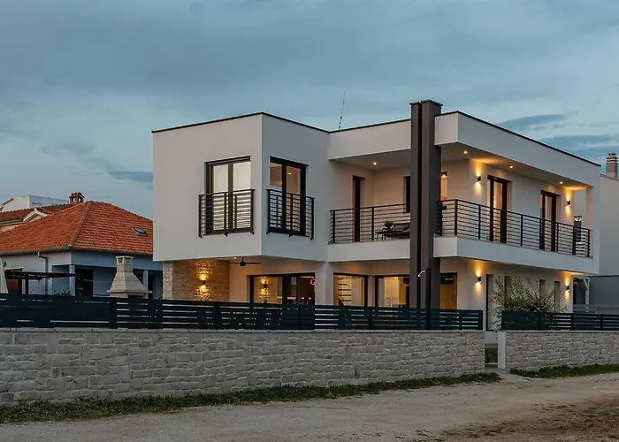 Villa Brand New Olivia 30m From The Sea With Heated Pool And Jacuzzi