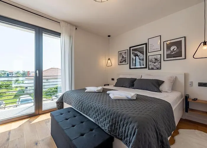 Villa Brand New Olivia 30m From The Sea With Heated Pool And Jacuzzi