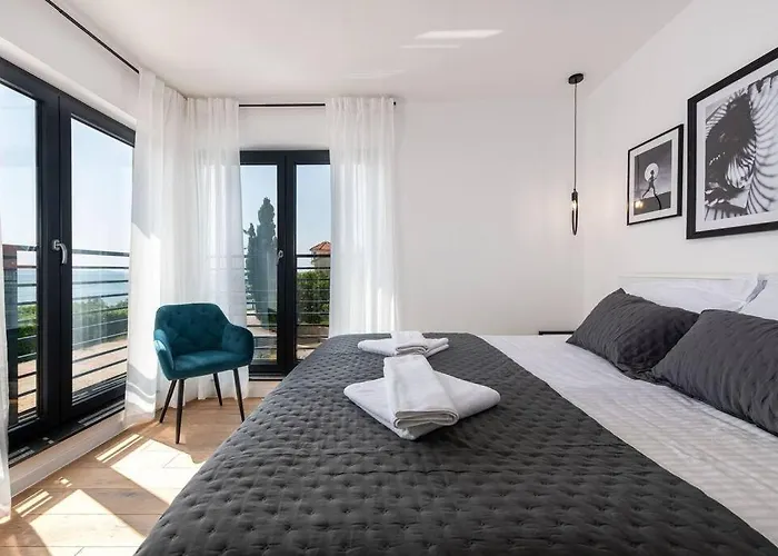 Villa Brand New Olivia 30m From The Sea With Heated Pool And Jacuzzi *