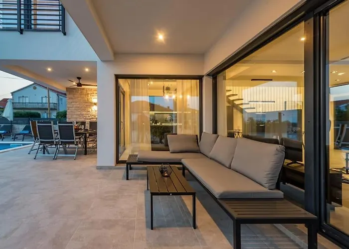 Villa Brand New Olivia 30m From The Sea With Heated Pool And Jacuzzi *
