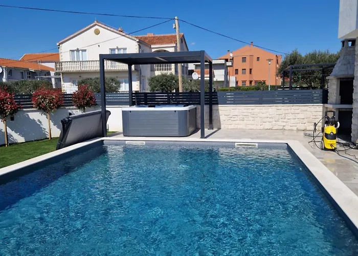 Brand New Olivia 30m From The Sea With Heated Pool And Jacuzzi Villa Zaton (Zadar)