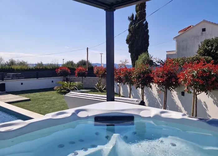 Brand New Olivia 30m From The Sea With Heated Pool And Jacuzzi Zaton (Zadar)