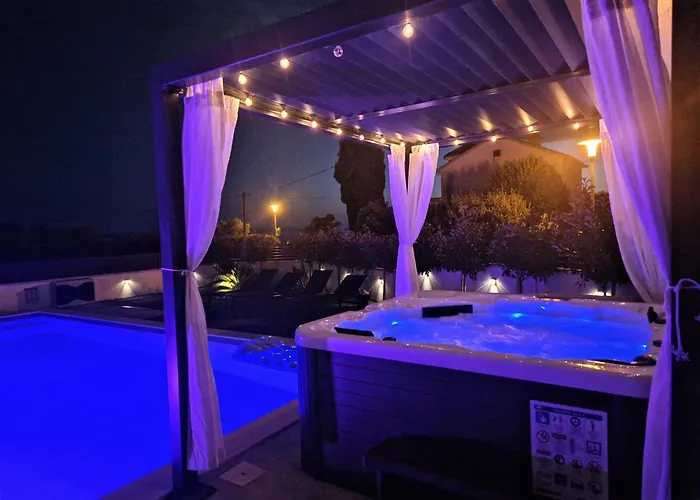 Brand New Olivia 30m From The Sea With Heated Pool And Jacuzzi * Zaton (Zadar)